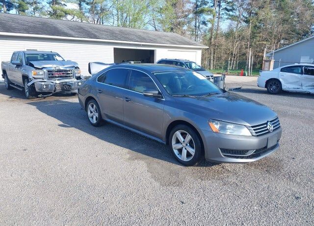 2013 VOLKSWAGEN Passat
