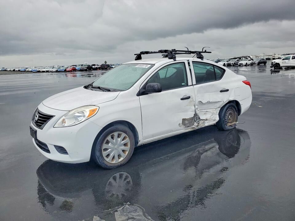 2013 NISSAN Versa