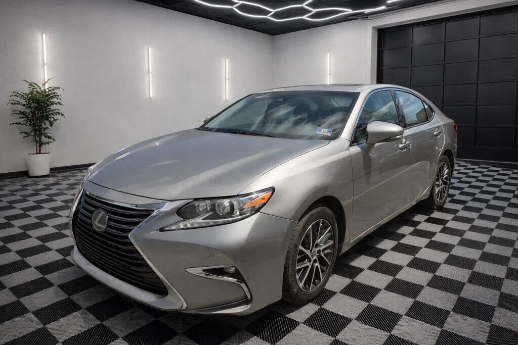 2017 LEXUS ES
