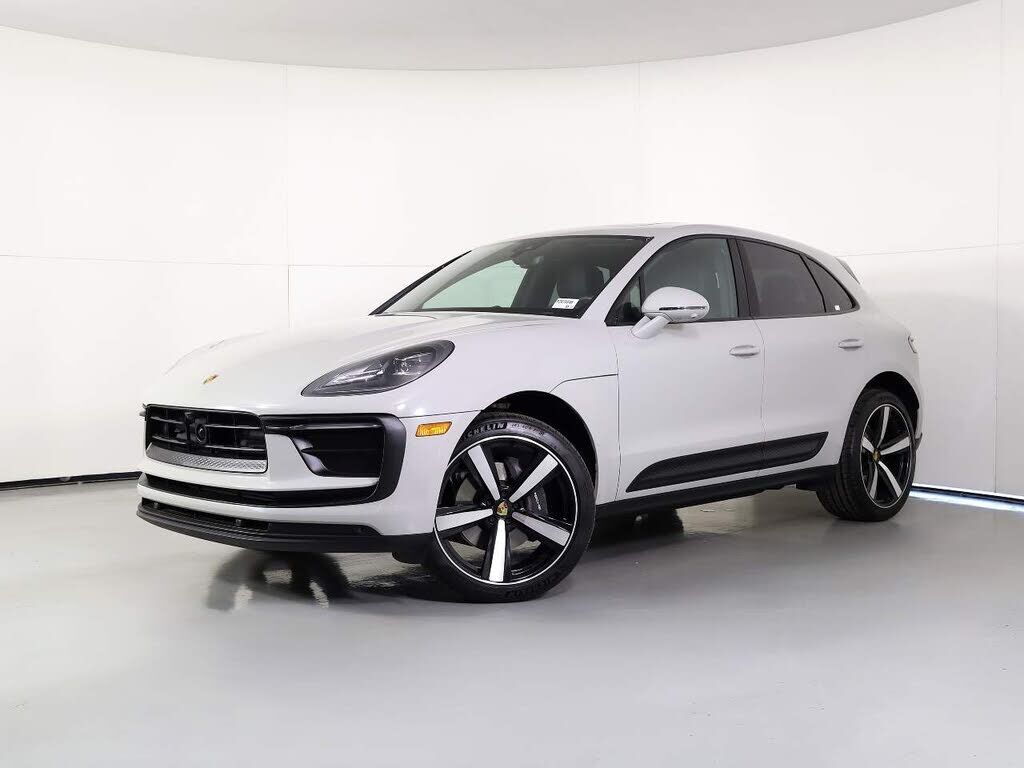2025 PORSCHE Macan