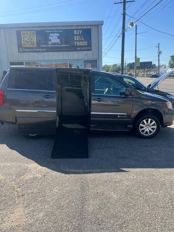 2015 CHRYSLER Town and Country