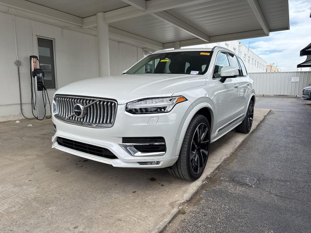 2023 VOLVO XC90