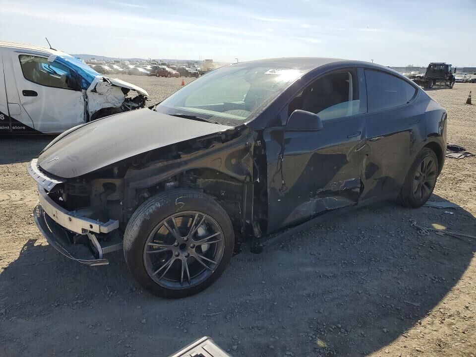 2025 TESLA Model Y