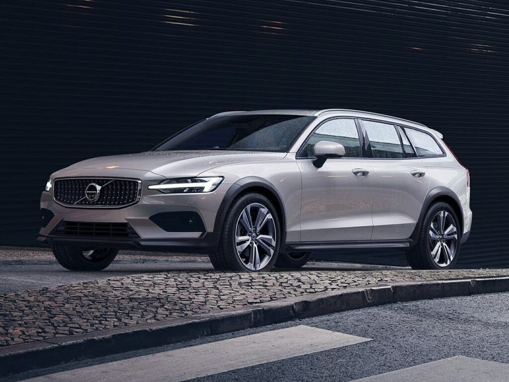 2022 VOLVO V60CC