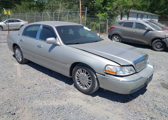 2010 LINCOLN Town Car