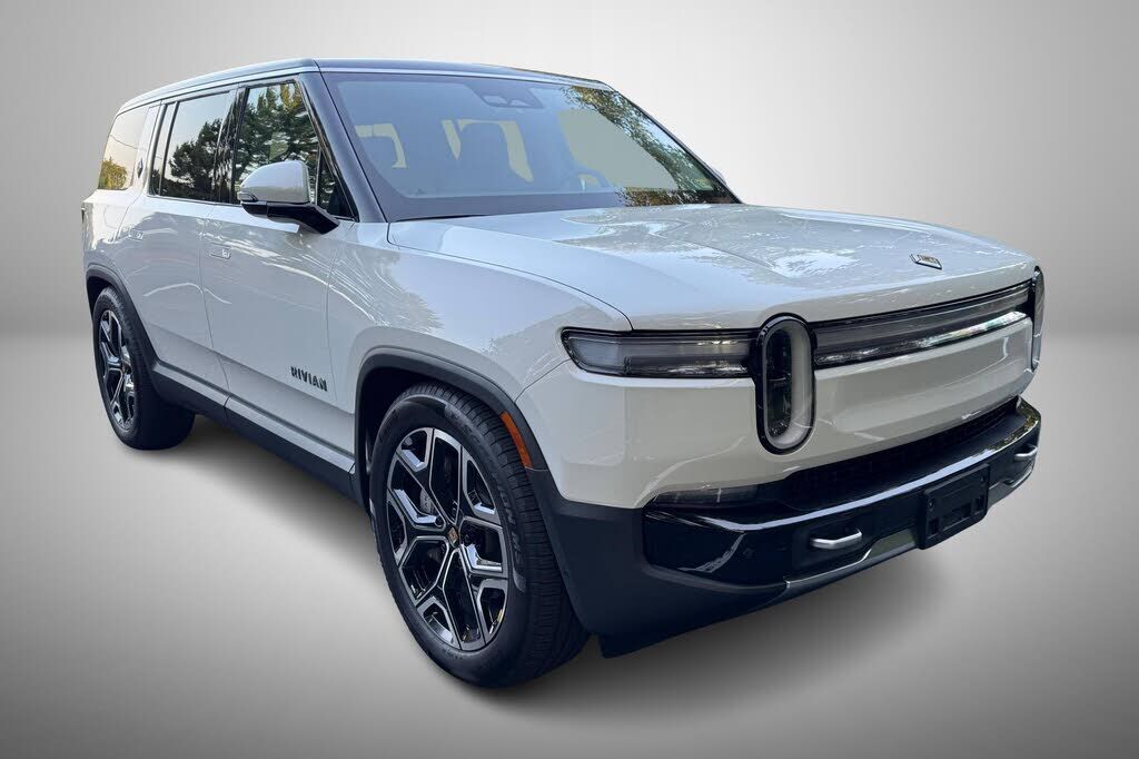 2025 RIVIAN R1S