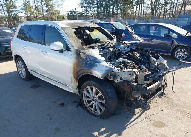 2017 VOLVO XC90