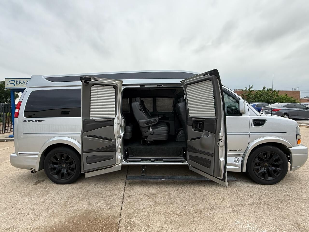 2022 CHEVROLET Express