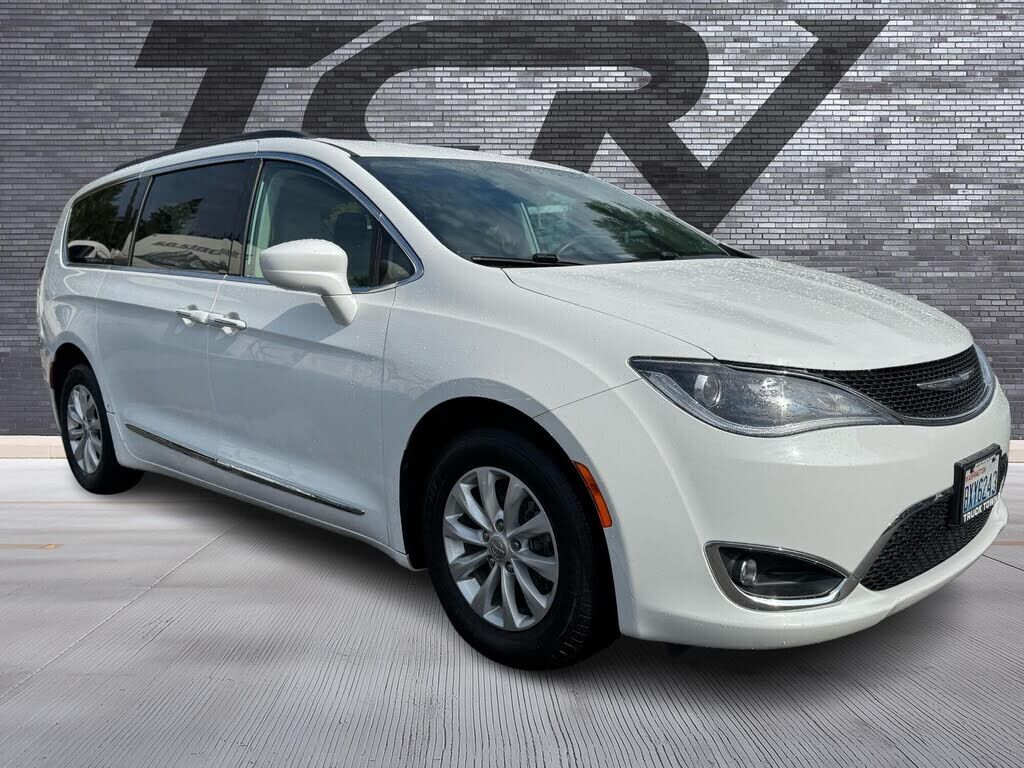 2017 CHRYSLER Pacifica