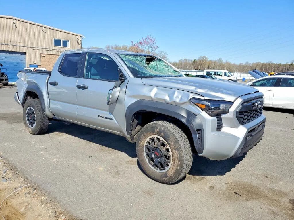 2024 TOYOTA Tacoma