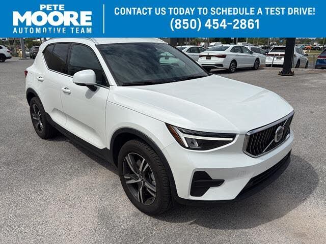 2025 VOLVO XC40