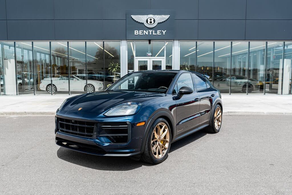 2024 PORSCHE Cayenne