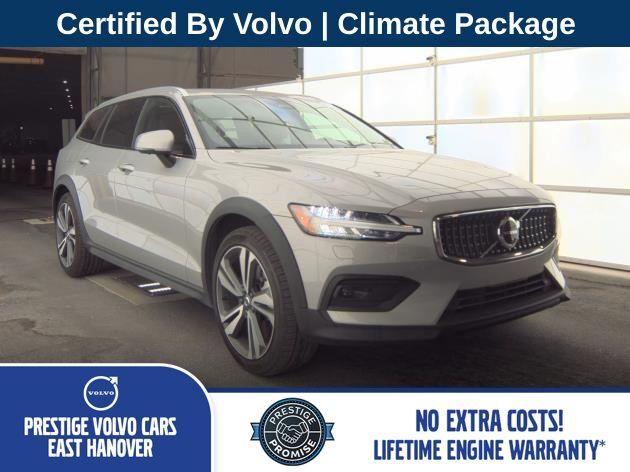 2025 VOLVO V60CC