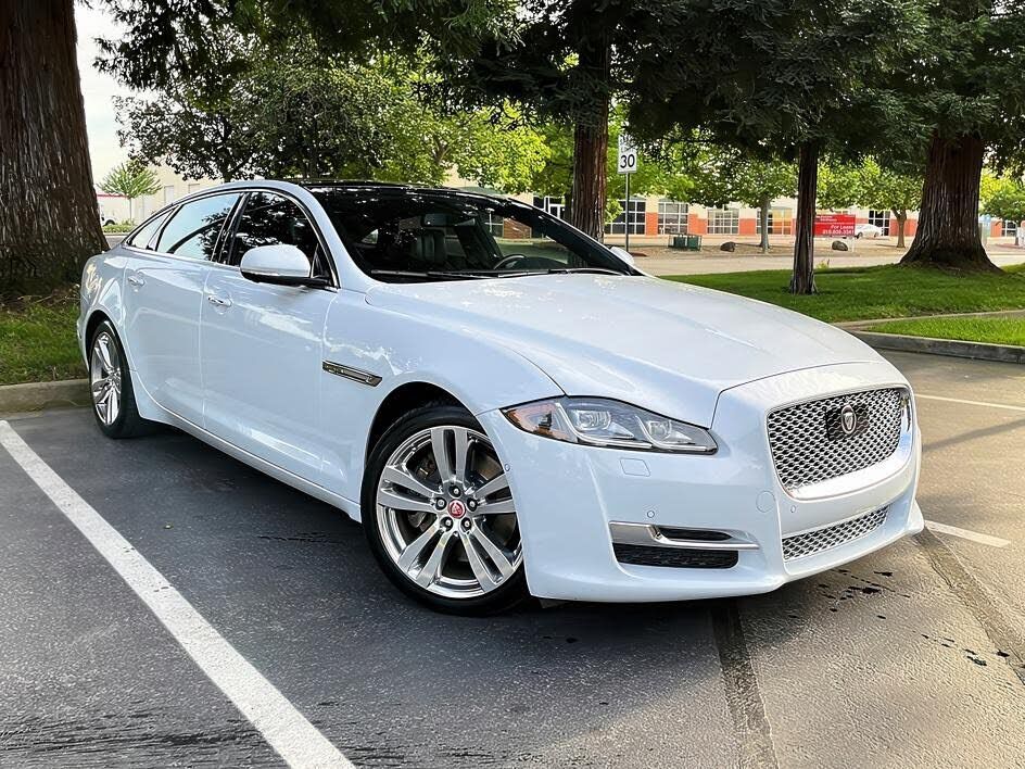 2016 JAGUAR XJ