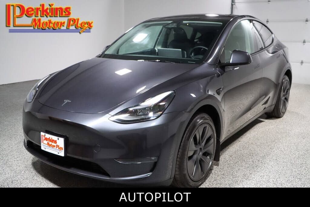 2025 TESLA Model Y