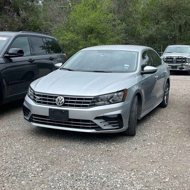 2017 VOLKSWAGEN Passat