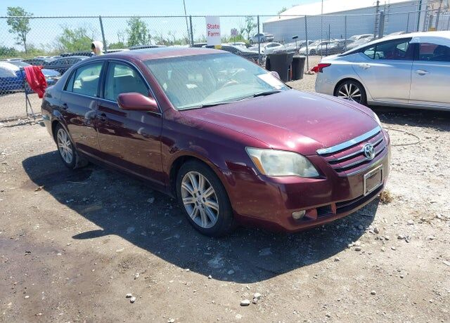 2005 TOYOTA Avalon