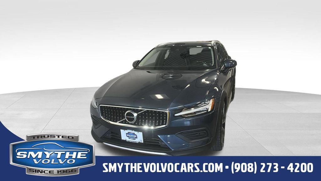 2020 VOLVO V60CC