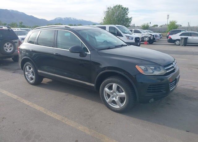 2011 VOLKSWAGEN Touareg