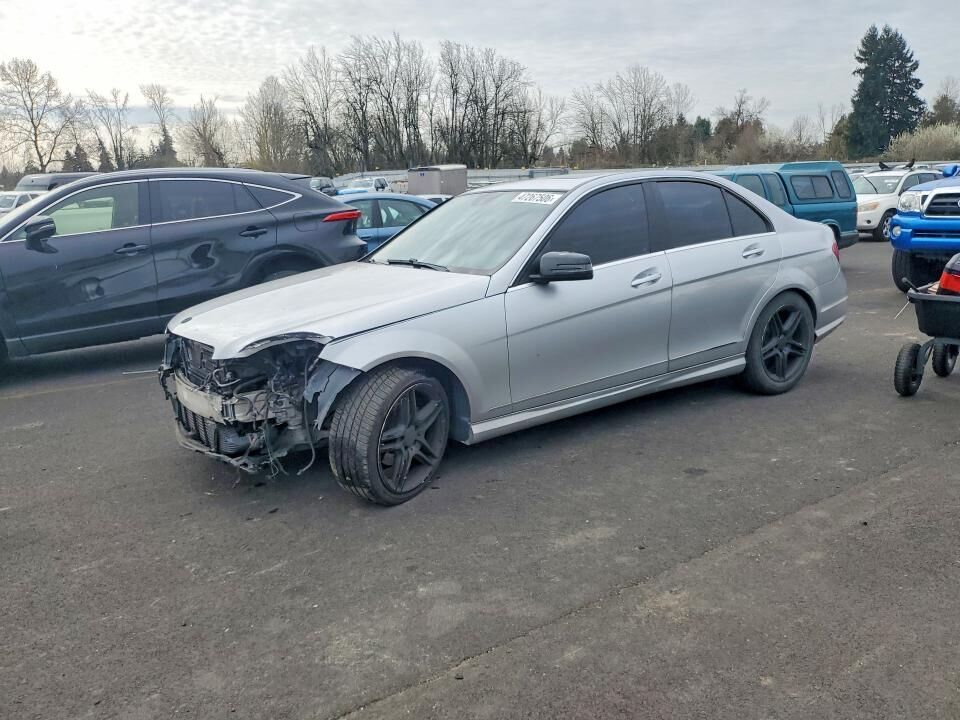 2013 MERCEDES-BENZ C-Class
