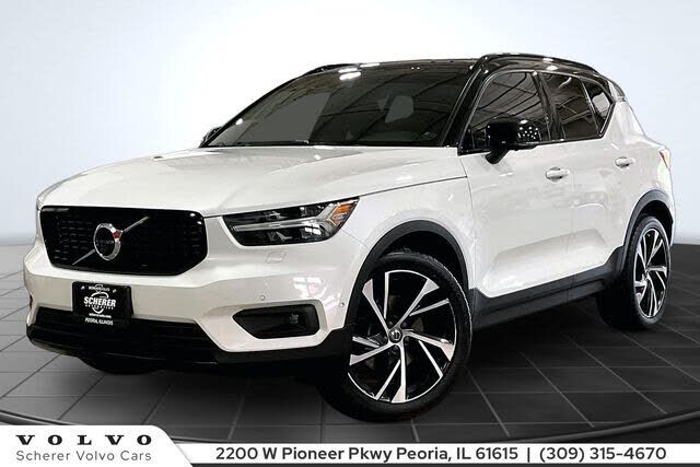 2020 VOLVO XC40