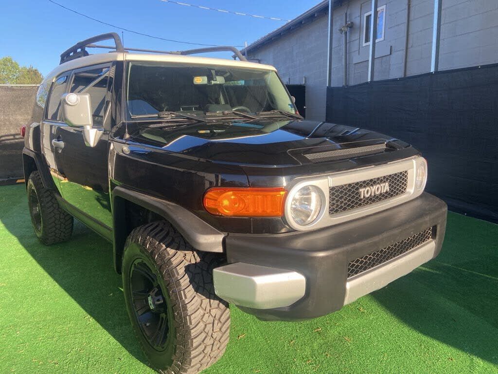 2012 TOYOTA FJ Cruiser
