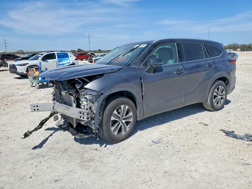 2022 TOYOTA Highlander