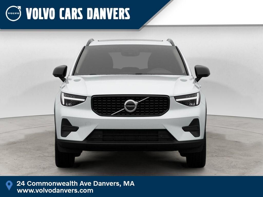 2026 VOLVO XC40