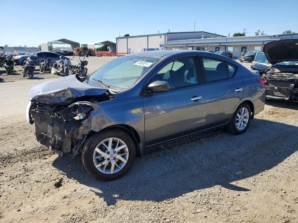 2017 NISSAN Versa
