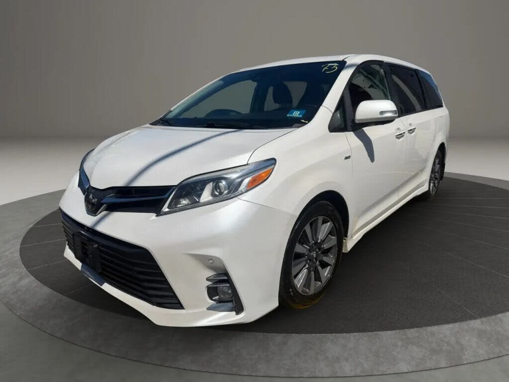 2019 TOYOTA Sienna
