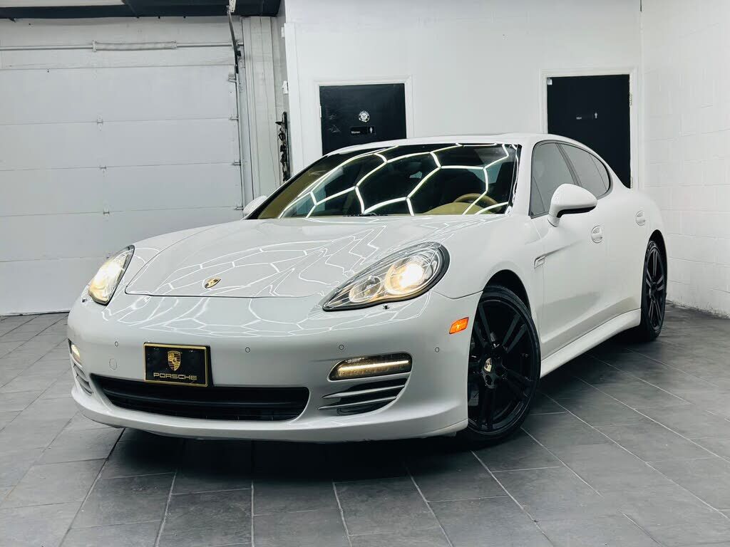 2012 PORSCHE Panamera