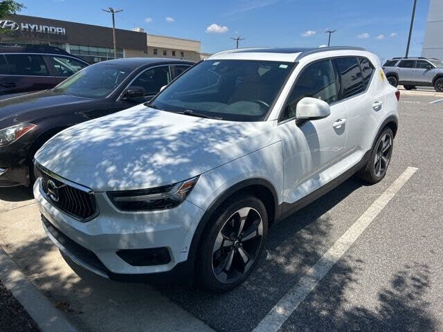 2019 VOLVO XC40