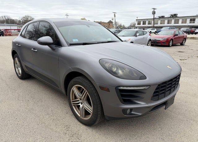 2016 PORSCHE Macan