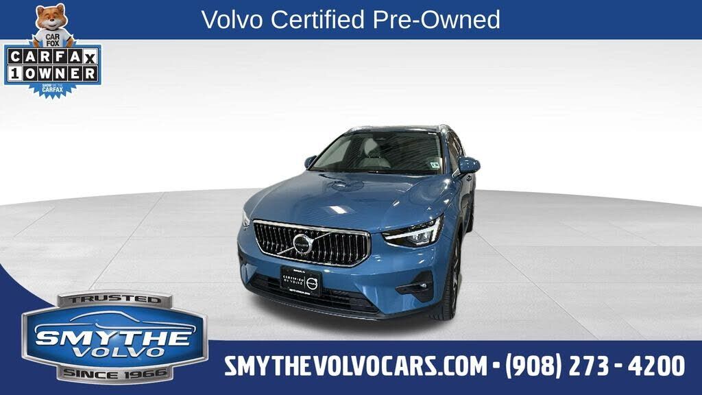 2025 VOLVO XC40