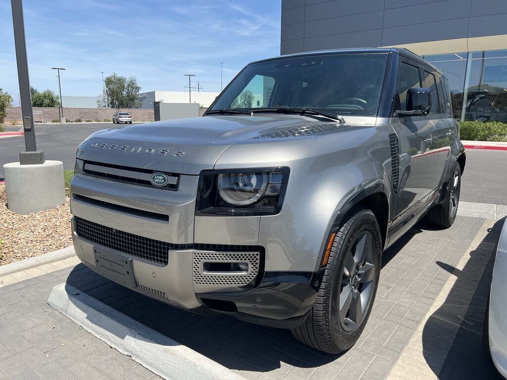 2024 LAND ROVER Defender
