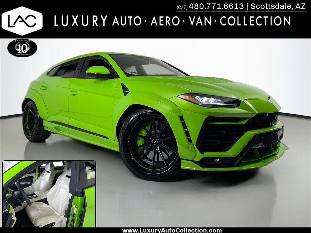 2022 LAMBORGHINI URUS