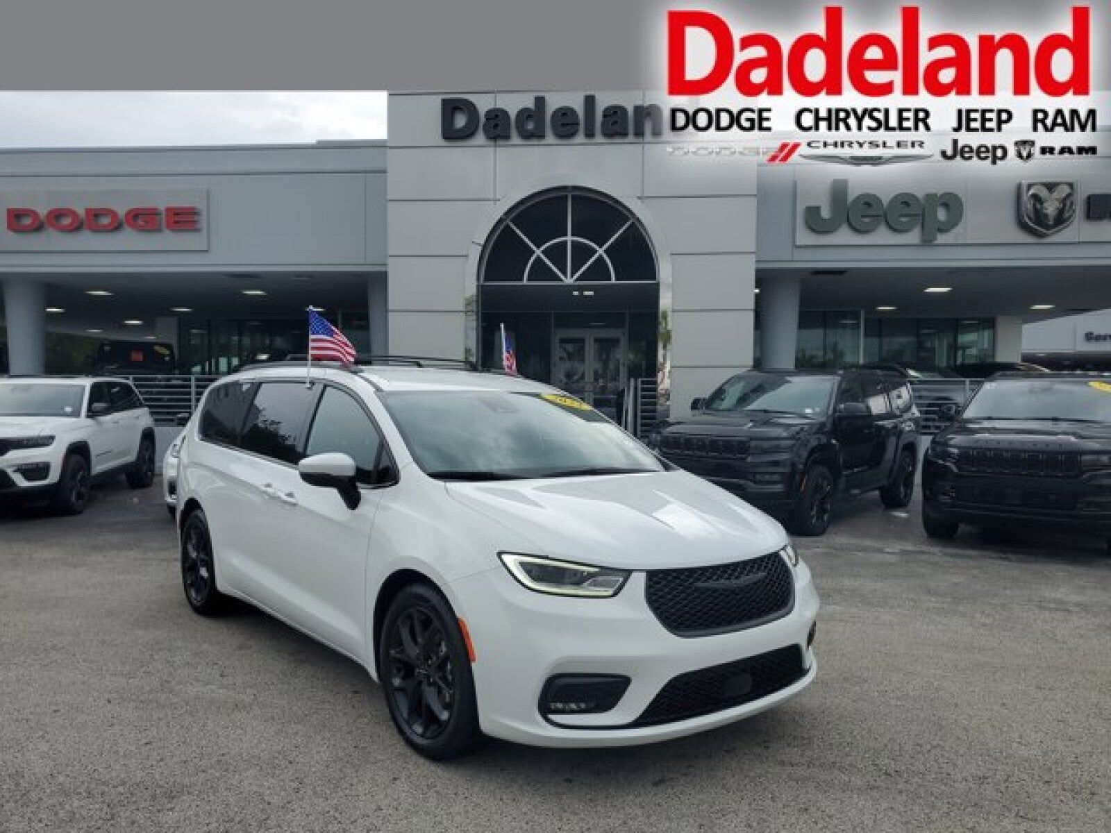 2023 CHRYSLER Pacifica