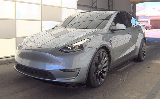 2025 TESLA Model Y
