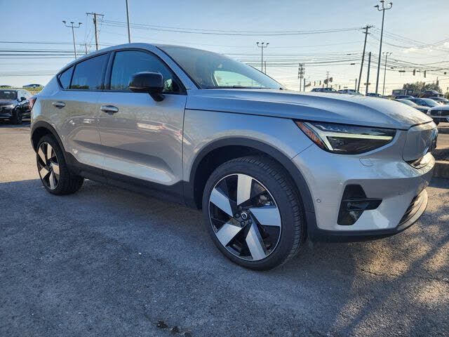 2023 VOLVO C40