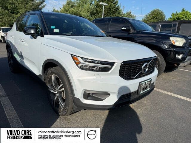 2021 VOLVO XC40