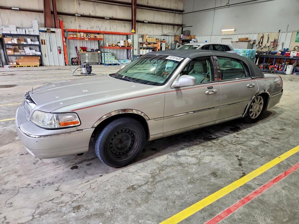 2009 LINCOLN Town Car