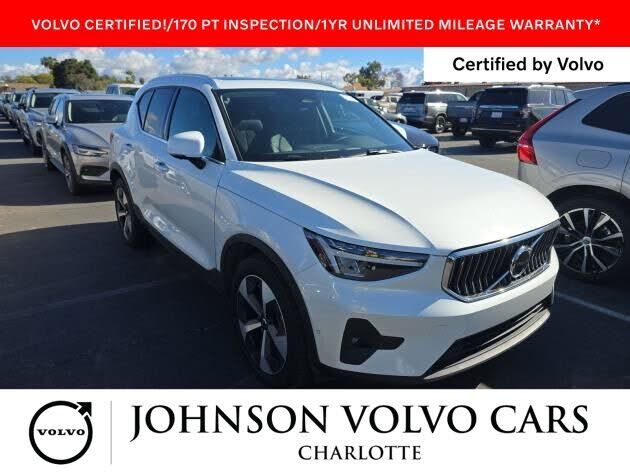 2025 VOLVO XC40