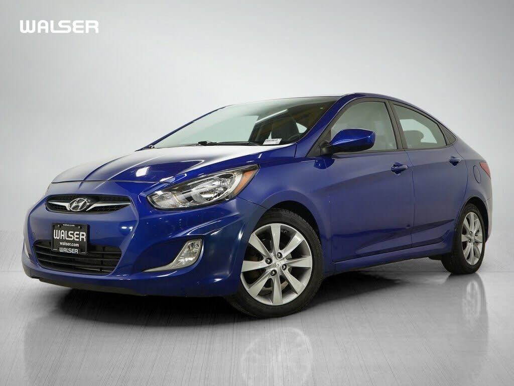2013 HYUNDAI Accent
