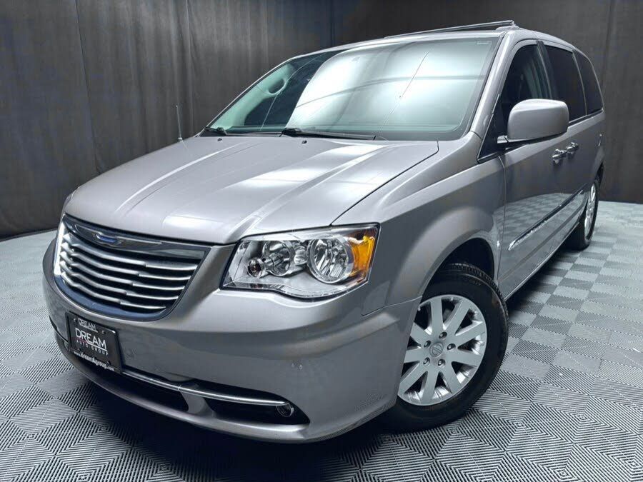 2016 CHRYSLER Town and Country