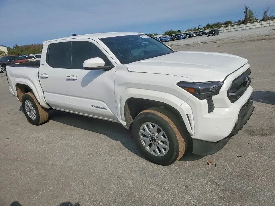 2024 TOYOTA Tacoma
