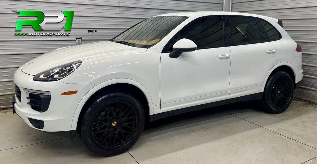 2017 PORSCHE Cayenne