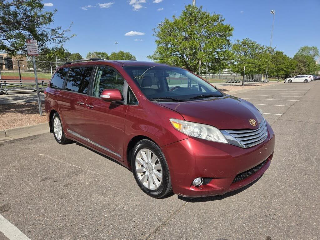 2013 TOYOTA Sienna