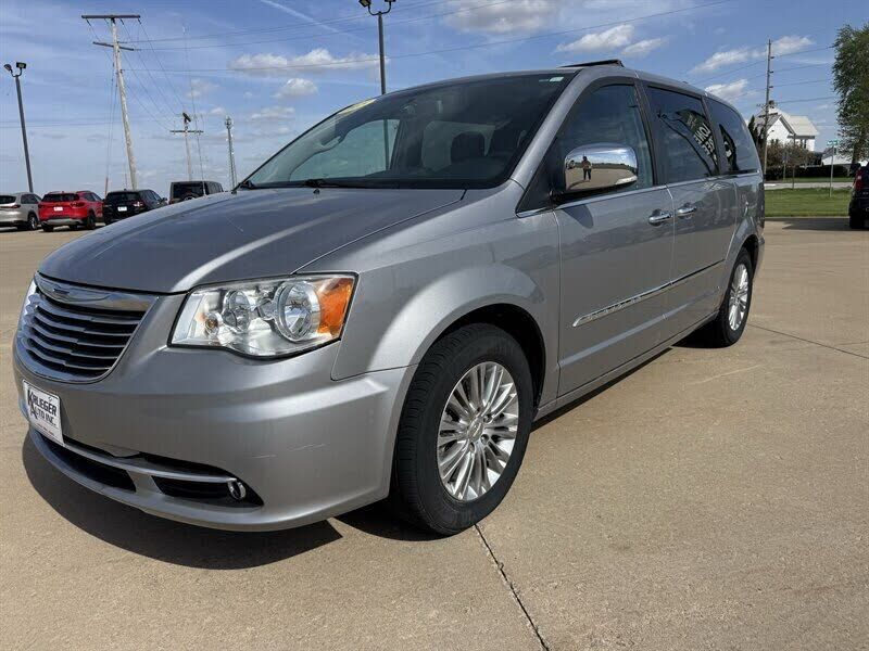 2015 CHRYSLER Town and Country