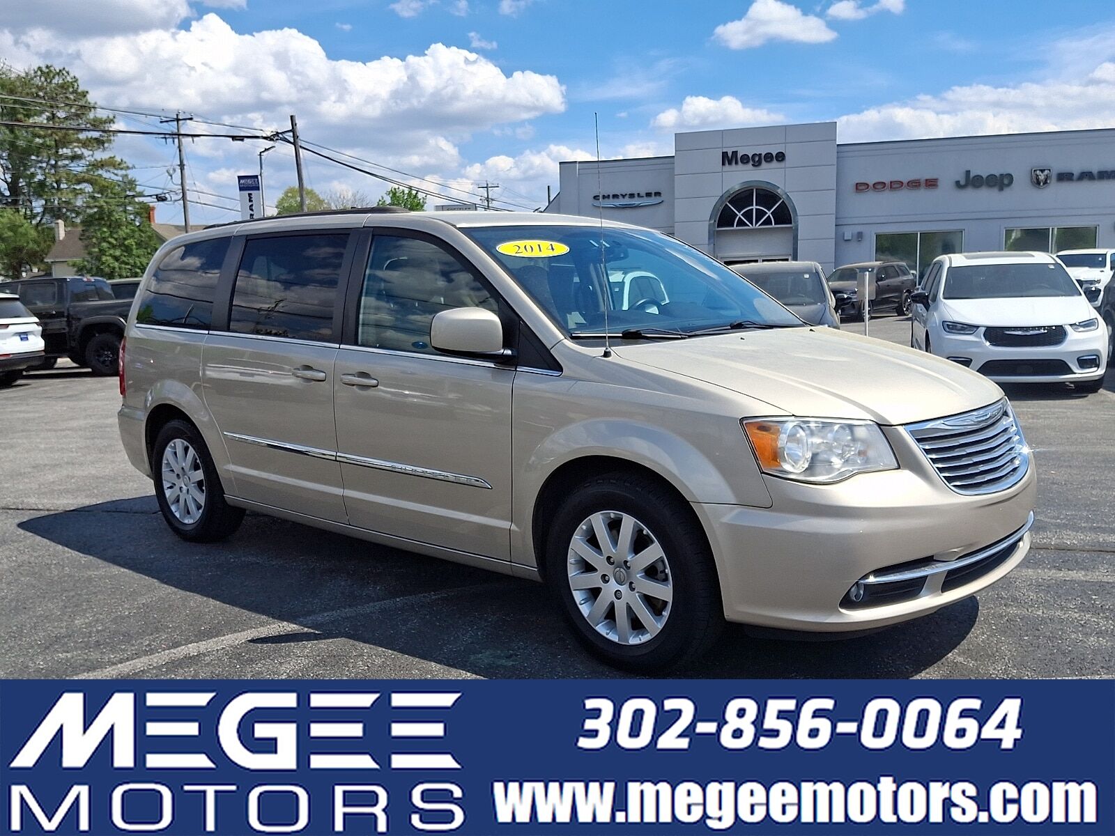 2014 CHRYSLER Town and Country