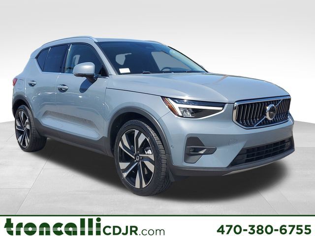 2023 VOLVO XC40